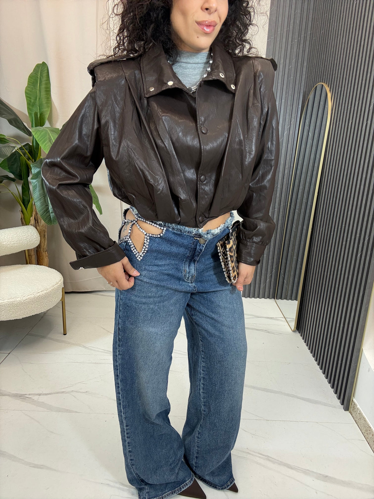 Giacca Cropped in Similpelle con Spalline Imbottite