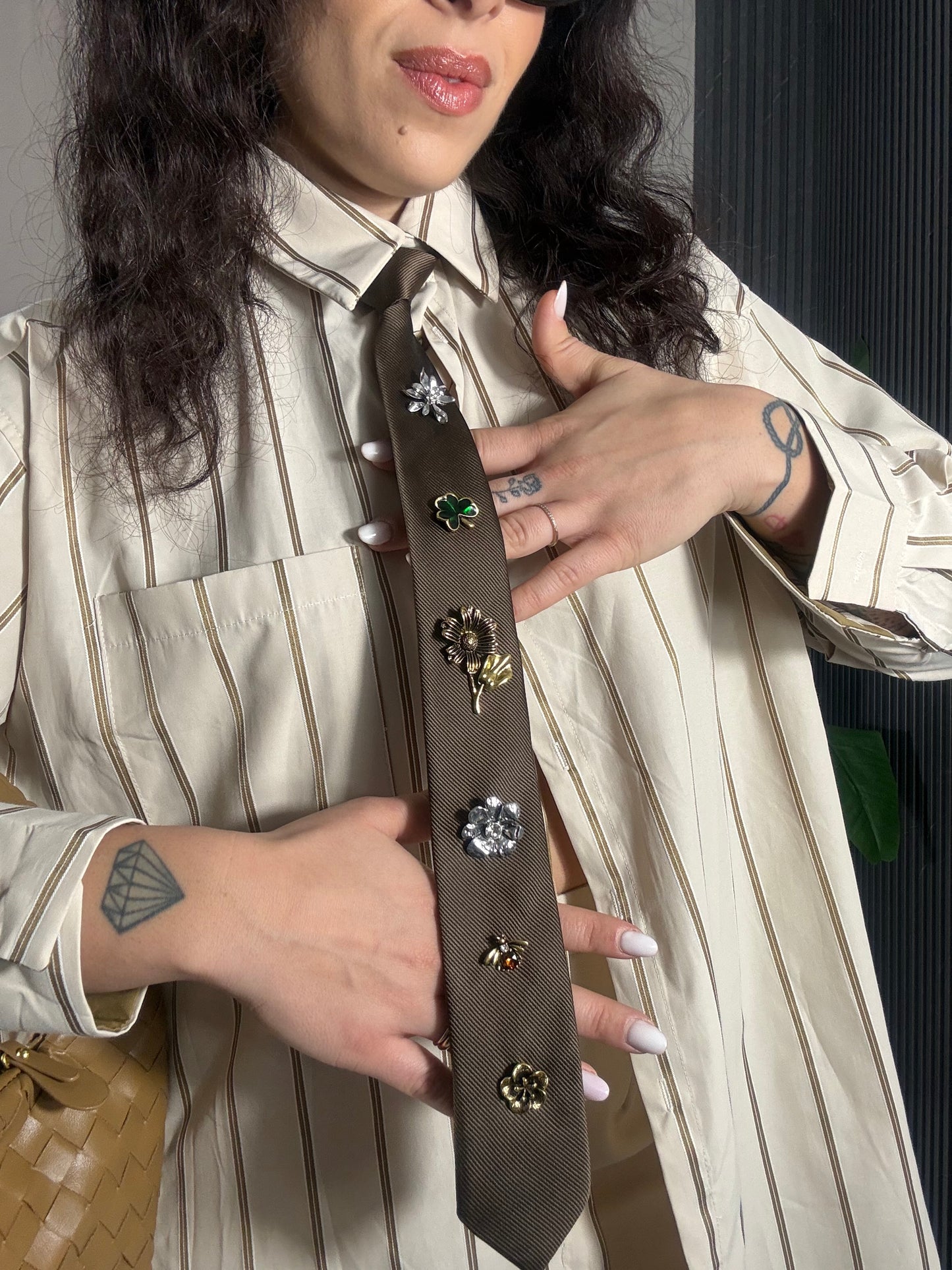 Cravatte con accessorio