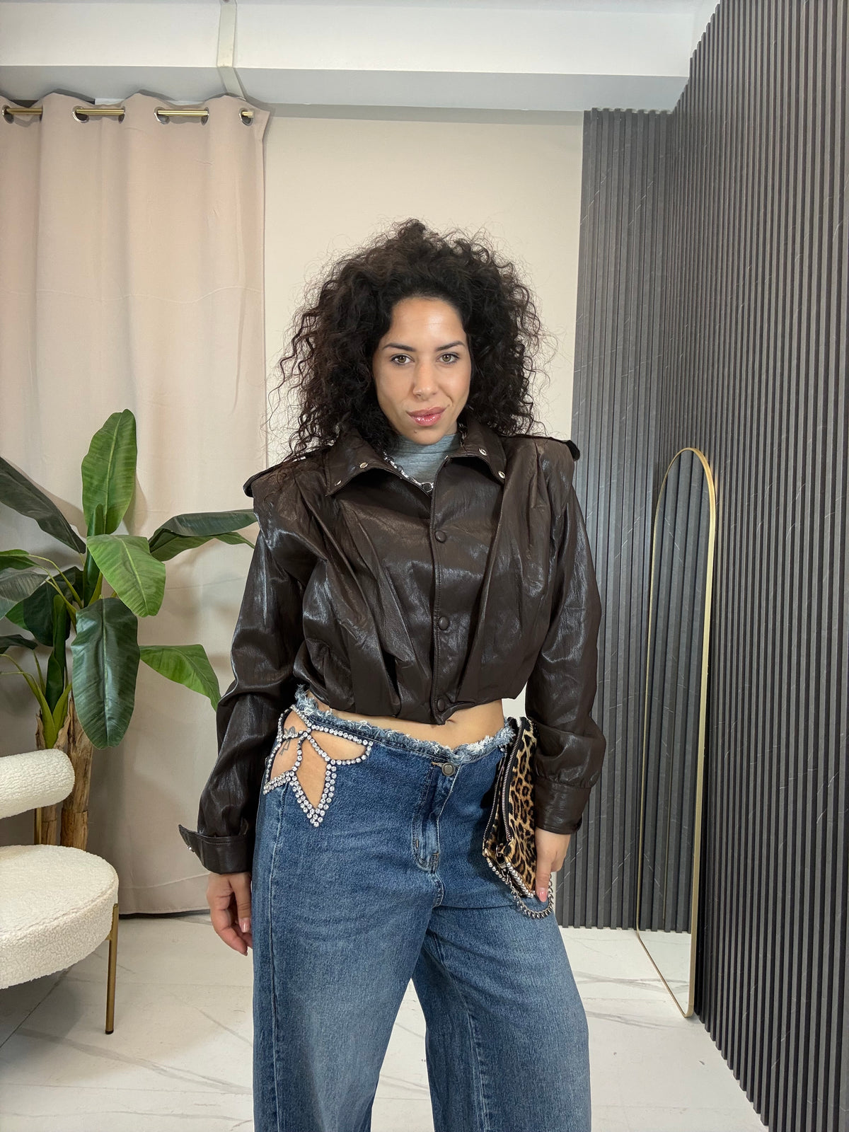 Giacca Cropped in Similpelle con Spalline Imbottite