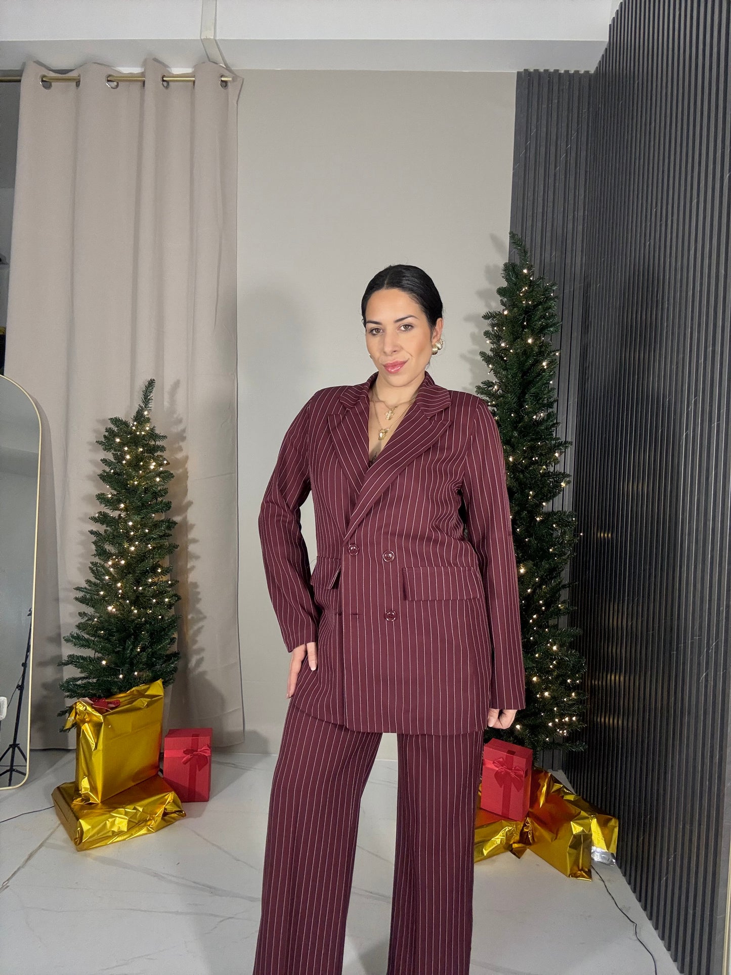 Tailleur gessato bordeaux