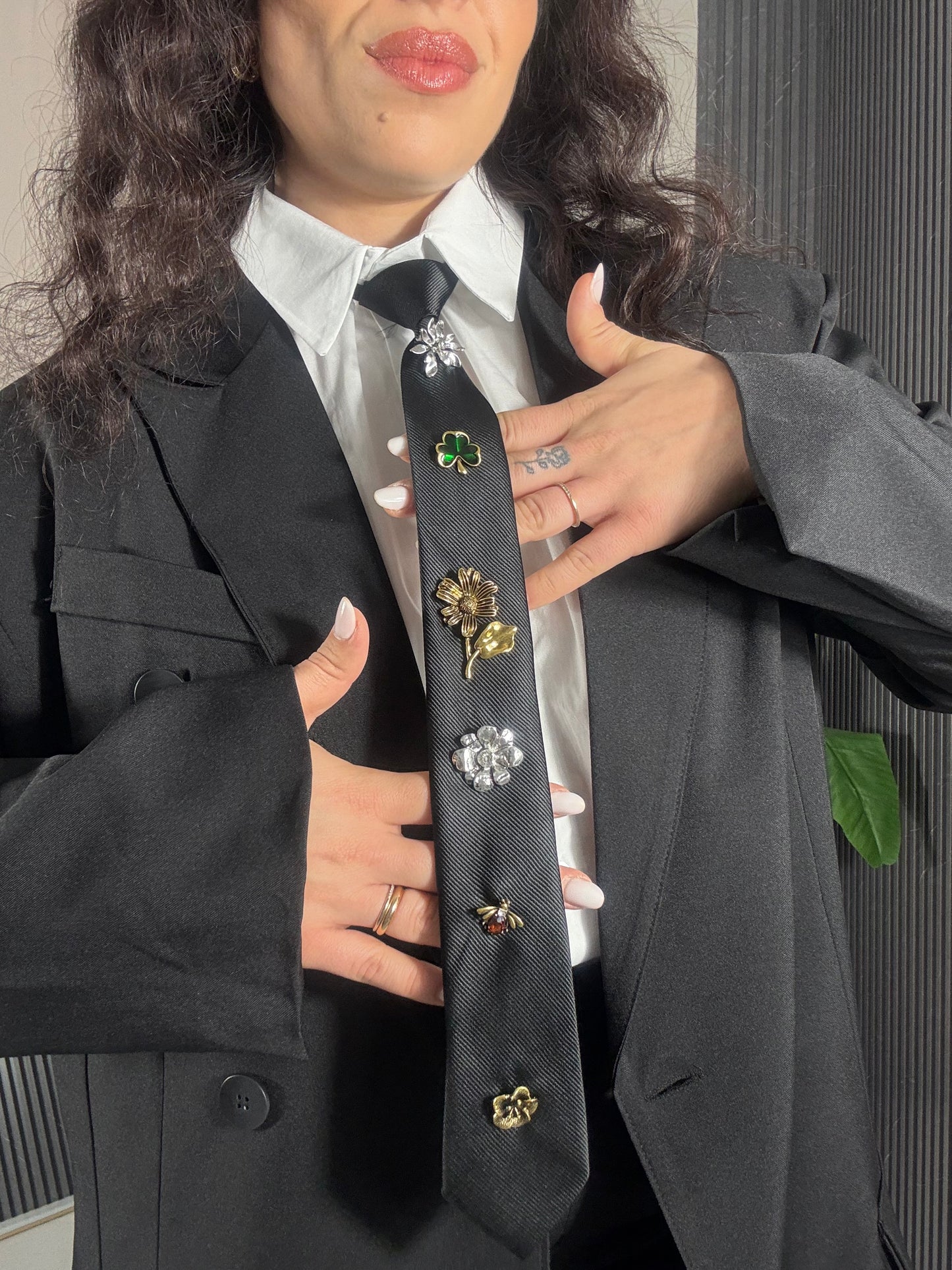 Cravatte con accessorio