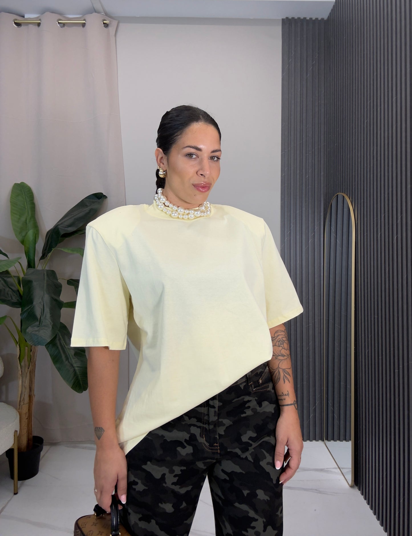 T-shirt Ama con spalline