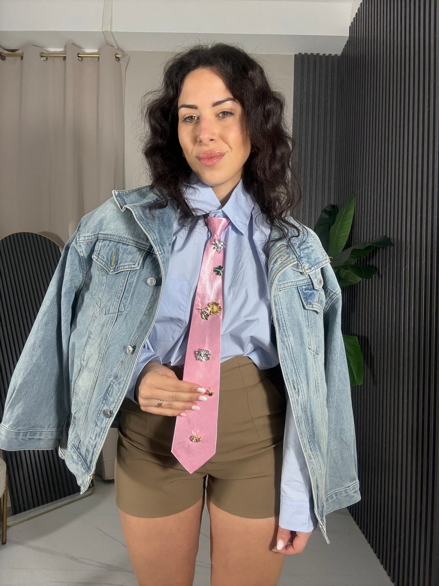 Cravatte con accessorio