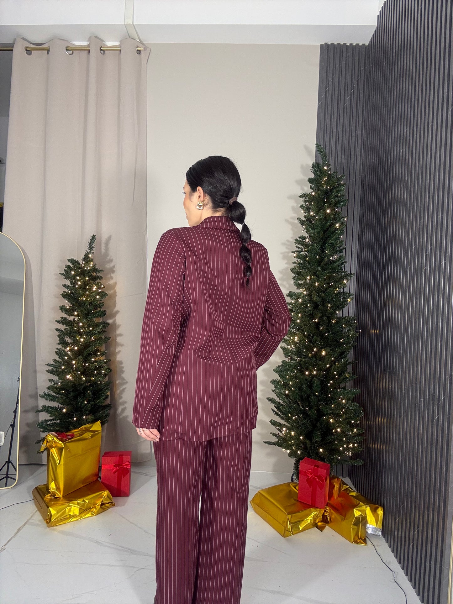 Tailleur gessato bordeaux