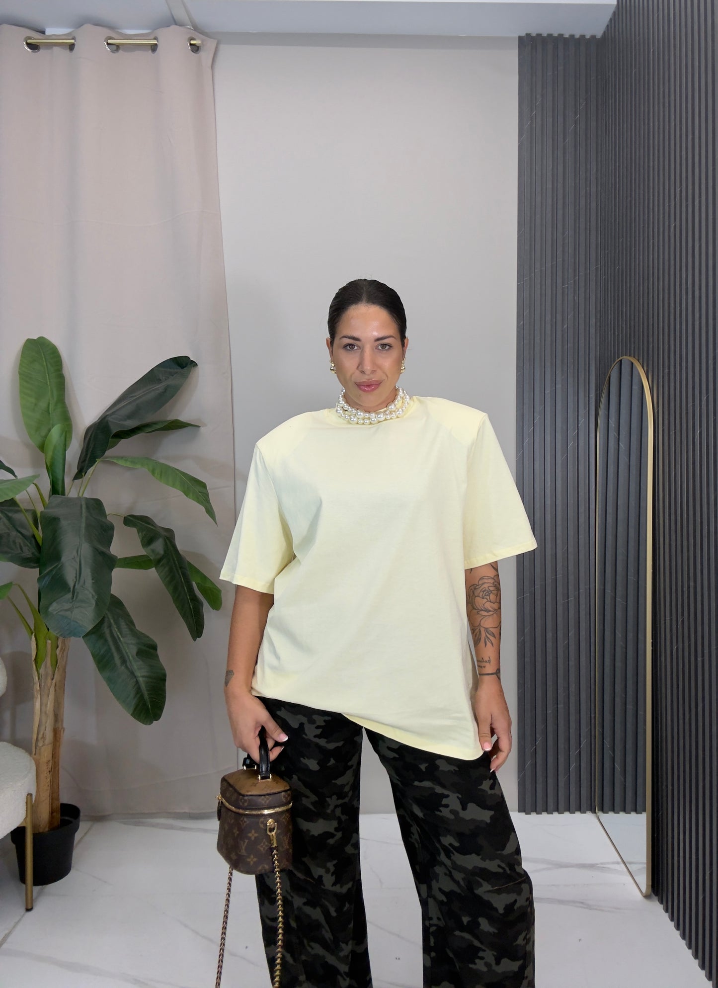 T-shirt Ama con spalline