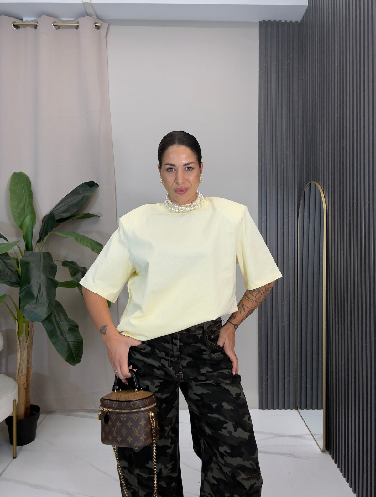 T-shirt Ama con spalline