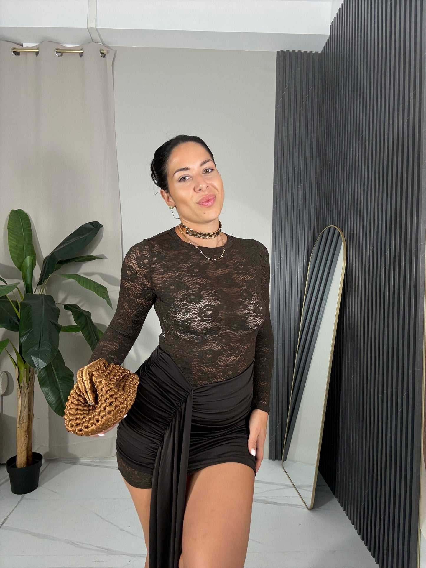 Abito in pizzo marrone